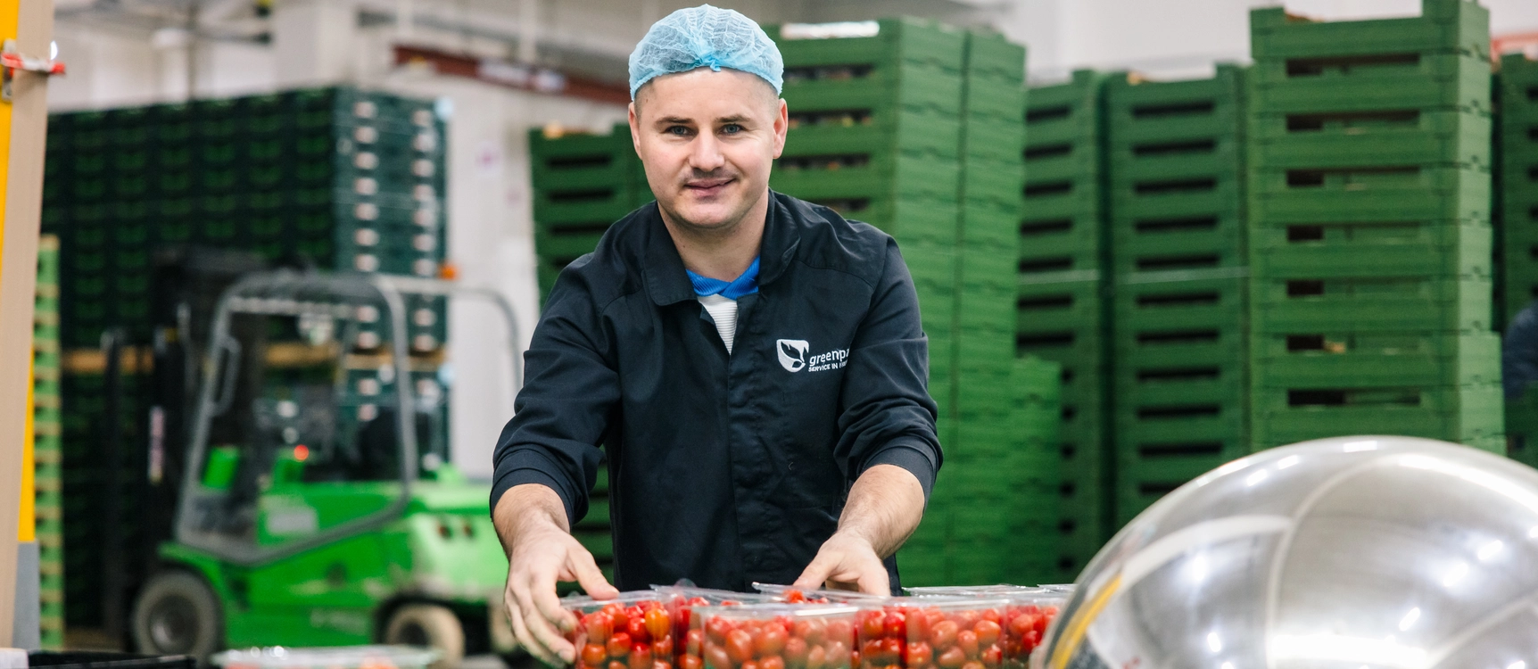 Работник упаковочной линии